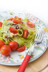 Spinatnudeln mit Walnuss-Gorgonzola Sauce und Tomaten