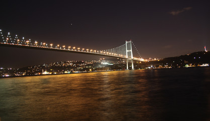 Fototapeta premium Bosporus Bridge at night in istanbul, Turkey