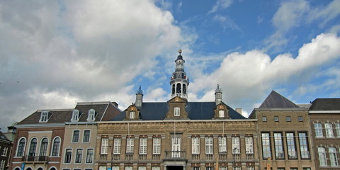 Fototapeta na wymiar Historische Rathaus ( stadhuis ) in Roermond / Niederlande