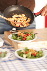 in der Küche - Salat mit Garnelen