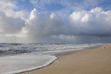 Strand stürmisch wellen wolken