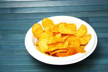Chips im Teller