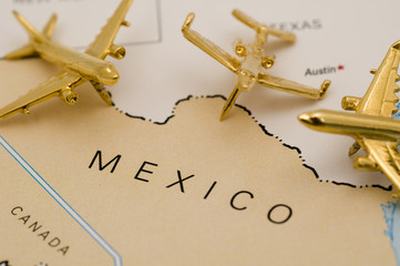 Obraz premium Three Planes Going to Mexico