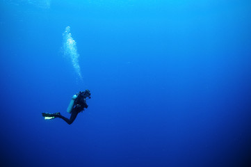 Fototapeta premium scuba diver in deep blue water