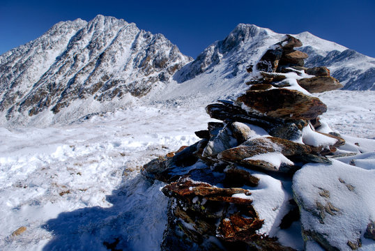 Cairn et neige en Ari&egrave;ge