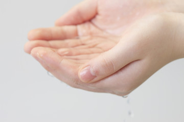 Fototapeta premium 手と水