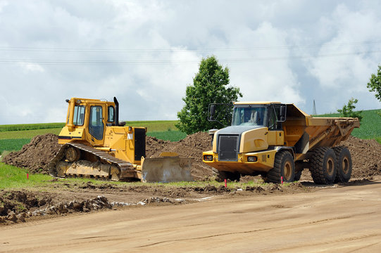 Raupe und Dumper