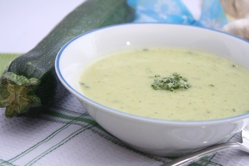 Zucchinicremesuppe