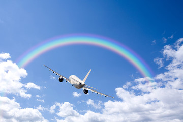 旅客機と雲と虹