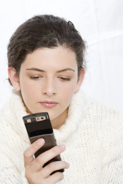Justine,lire,message,pull blanc