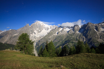 Monte Bianco salendo verso il rifugio Bertone