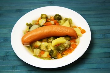 Kartoffelsuppe mit Bockwurst
