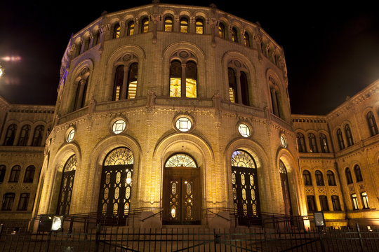 Storting-Gebäude in Oslo bei Nacht #2