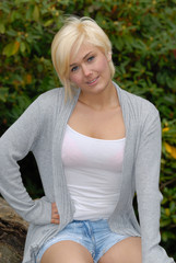 Obraz premium Beautiful young blond woman