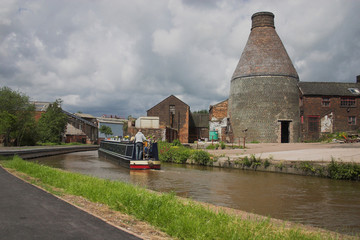 Stoke on trent canal and bottle klin