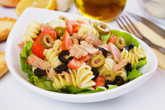 Classic Tuna Salad With Pasta