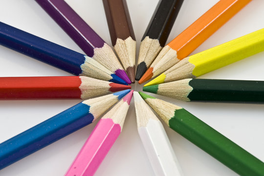 colored pencils circle