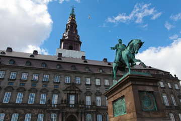 Fototapeta na wymiar Christiansborg Pałac w Kopenhadze, duńskiego parlamentu.