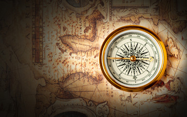 Obraz na płótnie Canvas Old compass on ancient map