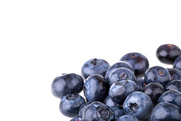 Blaubeeren, schattenfrei isoliert mit Textfreiraum