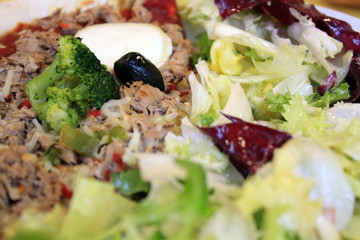 pizza au thon et salade
