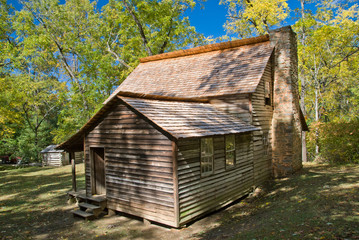 Pioneer house on Cades Cove trail in Smoky Mountains National Pa