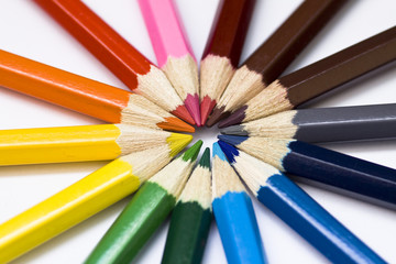 Naklejka premium Colored pencil wheel. Pencils isolated.