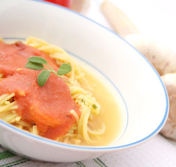 Nudeln mit Tomatensoße