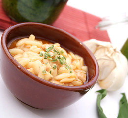 Reisnudeltopf mit Hühnchen