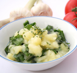 Löwenzahnsalat mit Kartoffel