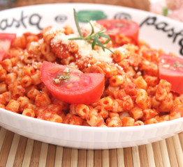 Nudeln mit Tomatensoße