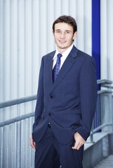 Junger im Anzug Portrait