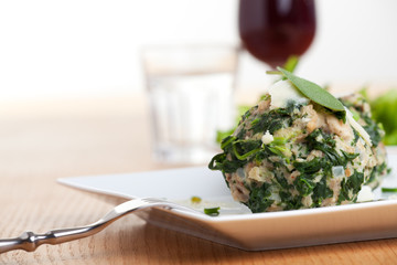 Strangolapreti, ein italienischer Knödel mit Spinat