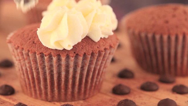Sahne auf Cupcakes