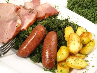 Grünkohl mit Kassler und Kartoffeln