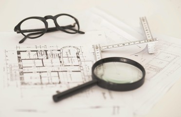 Architektur - Gutachten mit Lupe