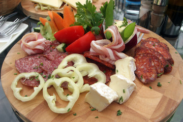 tagliere di salumi e formaggi