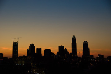 Fototapeta na wymiar zachód słońca nad centrum miasta