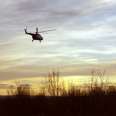 Fototapeta na wymiar Helicopter on final approach