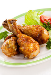 Roasted chicken drumsticks and vegetables