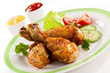 Roasted chicken drumsticks and vegetables