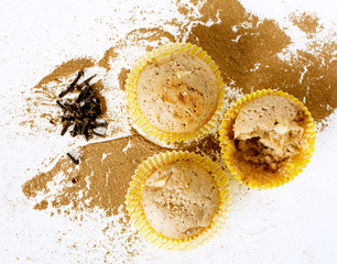 muffins with apples, cinnamon and cloves