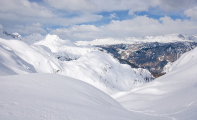 Fototapeta na wymiar snow covered mountains, julijan alps