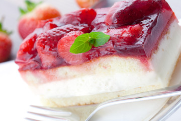 Sahne-Erdbeer-Kuchen