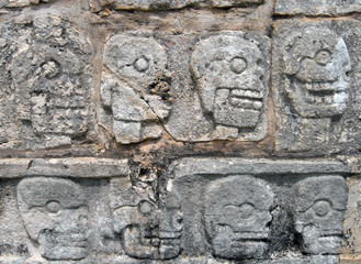 Chichén Itzá: Mauer der Totenköpfe - Tzompantli