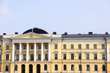 Fototapeta na wymiar Helsinki. Senat Square i budynku Senatu na zachód słońca. Fi