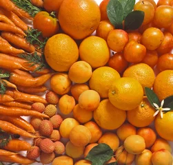 Kissenbezug orangefarbenes Obst und Gemüse © Janine Fretz Weber
