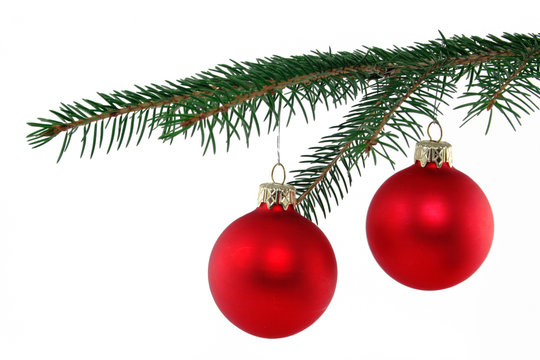 weihnachtskugeln an tannenzweig