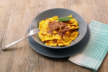 agnolotti al brasato