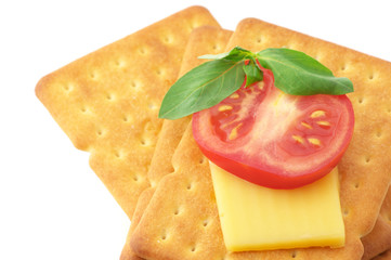 Crackers with cheese, tomato and basil